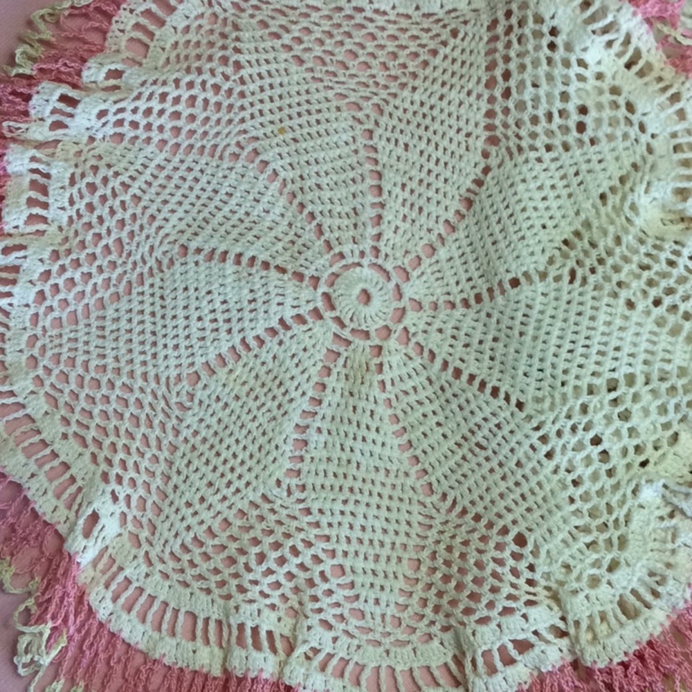 FINAL SALE PRICE Vintage Display Doilies - Picture 3 of 7